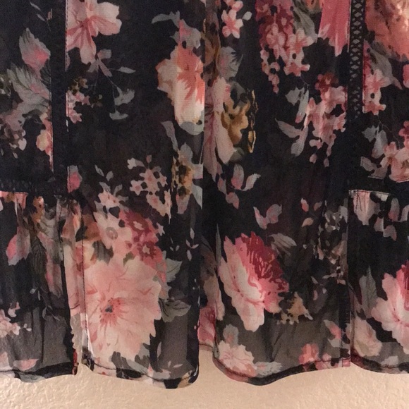 Floral net Shirt with ruffle sleeves!!! - Picture 4 of 8